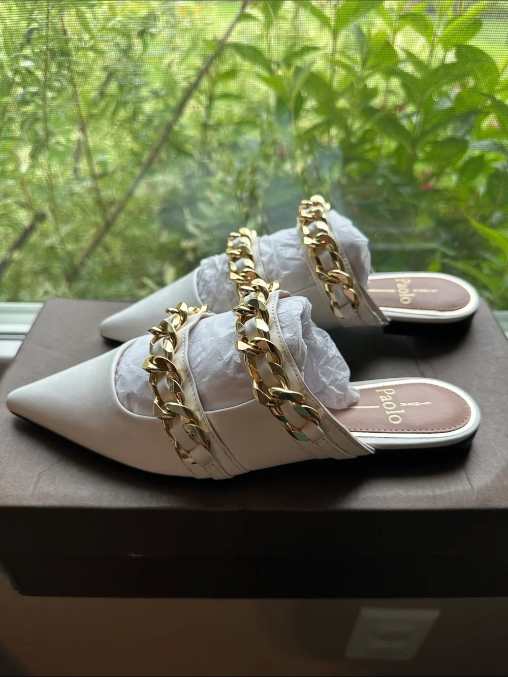Paolo Women’s White Pointed-Toe Slip-On Mules with Gold Chain Detail SIZE6